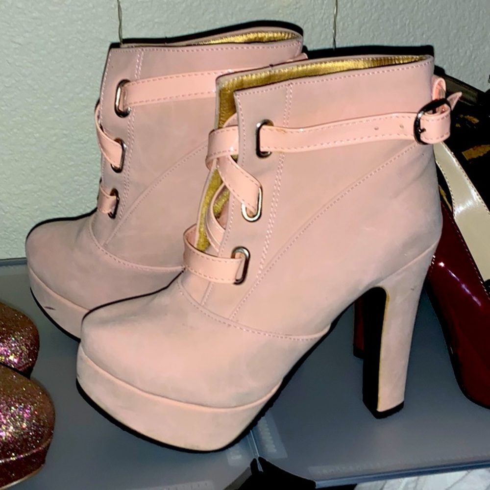 Pink Pumps - Picture 2 of 2